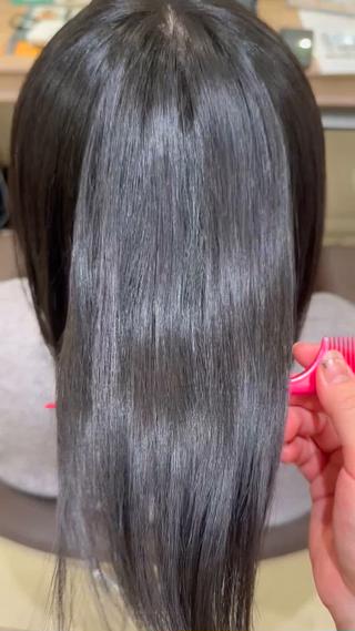 縮毛矯正はうねりがお悩みの方だけではなく、広がりが気になる方や艶が欲しい方もおすすめです 