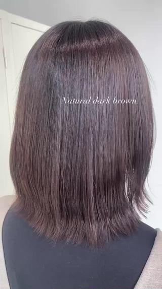 ナチュラルブラウン
染めたいけど、派手にはしたくない
服装を選ばない、自然なカラーがいい
大人な印象にしたい
そんな方にオススメな暗髪カラー
ほんのりお色味が欲しい方にも応じてご提案します♪
一緒に似合う髪色見つけちゃいましょう