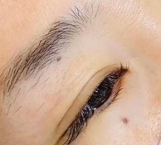 まつ毛でお悩みの方でも、フラットラッシュを独自の技法で180〜360本（料金変動有り）つけられる認定証あります＾＾ 