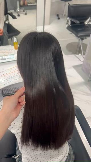 Aujua4ステップトリートメントで髪の内部まで補修
 