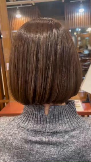 大人かわいい。内巻きボブ！

かわいい感じがいい方は内巻きボブ！
クールな感じがいい方は切りっぱなしボブ！

1度ボブカット試して見てください
 