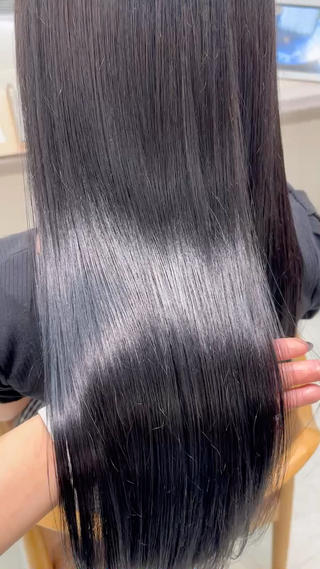 ダメージ感の強いベースでも、カラーとコーティングトリートメントでここまでツヤツヤに✧︎*。