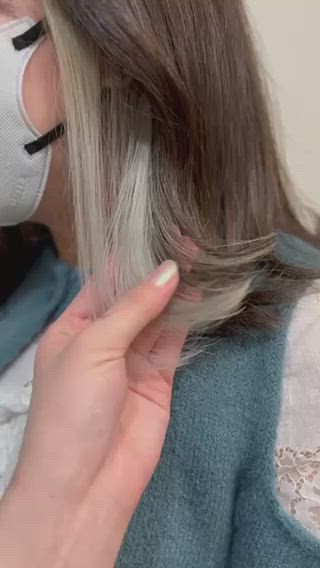 人気なインナーカラー

ブリーチ2回で作るホワイトカラーが
可愛くてオススメです 