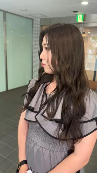 ブリーチなしカラー！オリーブグレージュ

透明感たっぷりで大人な色みに

赤みやオレンジみを消してくれるので色落ちしてからも綺麗に保てます。 