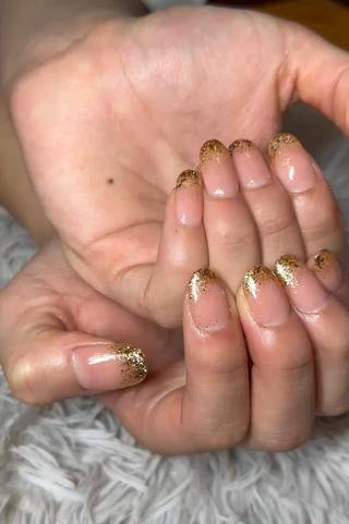 ラメグラネイルです♡

#ラメグラデーションネイル #ラメグラネイル
#グラデーションネイル #ネイルモデル
#ショートネイル #長さだし 