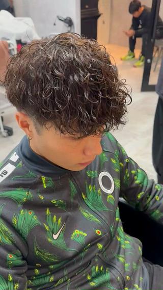 スペインカールスタイルになります！！

#メンズ#メンズサロン#メンズ美容師#なんば#ツイスト#スパイラル#ツイストスパイラル#パーマ#メンズカット#波巻きパーマ#波巻き 