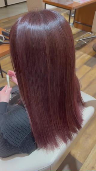 髪質改善ケアカラーです。
乾燥、艶感、広がり、パヤ毛、手触りを改善できるトリートメントカラーです。
お客様を笑顔にできるカラーをさせていただきます!