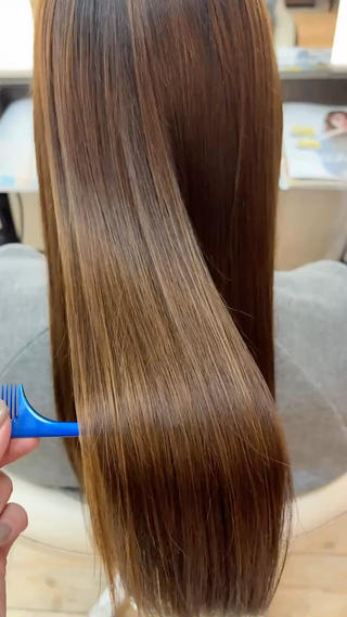 セミロング ルプラボウ　岡田 莉音のヘアスタイル