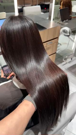 髪の毛に水素を入れ定着させることでこのツヤ感️
水素トリートメントで味わったことの無い髪質にしましょう