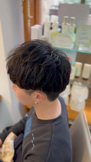 ショートマッシュに束感が出るように梳きバサミを入れたスタイルです！（アイロン無し） 