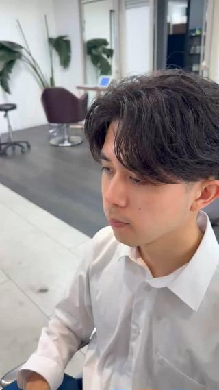 【ニュアンスフェザー】
ニュアンスパーマのまとまりと、フェザーパーマの束間を両立できるパーマです
その日の気分に合わせて、オイルでナチュラルにまとめるのも良し、ワックスやバームなどで束間セットをするも良し！ 