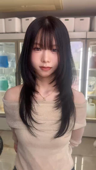 ロング RiA/レイヤーカッ ト/ハッシュカットのヘアスタイル