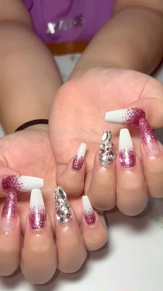 ネイル 𝑩𝒆𝒍𝒍𝒂 𝒏𝒂𝒊𝒍のネイルデザイン