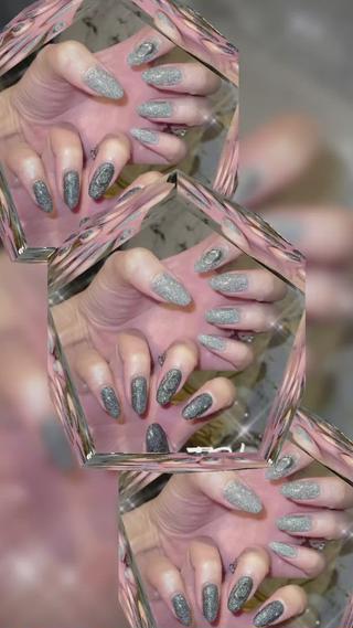 ミディアム めぐみのネイルサロン スタッフ練習のネイルデザイン