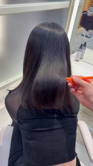 セミロング 𝐑𝐞𝐨/透明感 𝐜𝐨𝐥𝐨𝐫のヘアスタイル