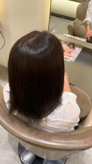 《イルミナリタッチカラー》
表面と内側のトーンの差をなくして、カラー後の艶も取り戻せるイルミナカラー 