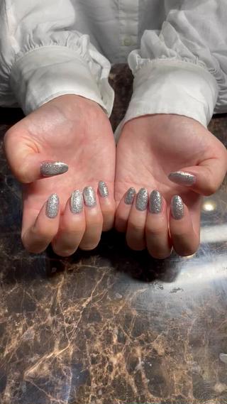 シルバーラメの上にシルバーマグネット重ねてます
どの角度でもギラギラ