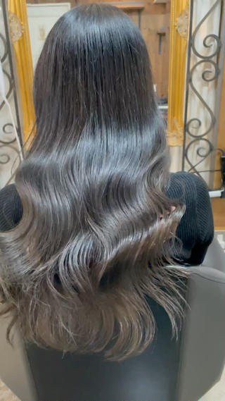 ワンカラーで最大限の透明感を出します 