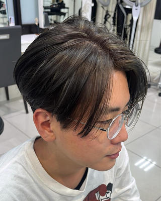 白髪が気になる方、だけど暗くはしたくない方️️
Highlightでコントラストをつけることによって馴染むのでオススメです 