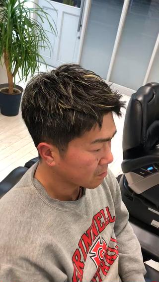 動きと立体感が出るスタイル

ご予約はお待ちしております 