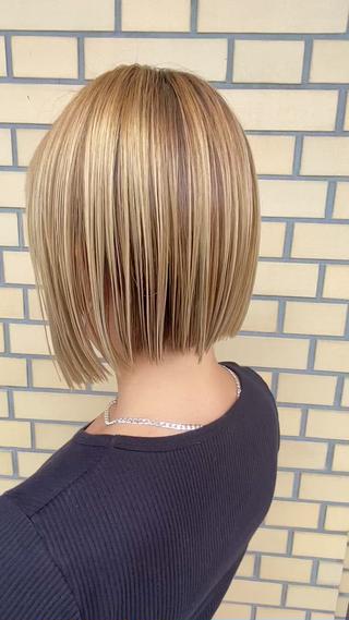 今流行りの綺麗なカットラインの切りっぱなしボブカット！

ボブが流行っている理由
①簡単なスタイリングで大人オシャレにもオシャレ可愛いにもなれる

②ぷつっとカットラインを残して中の毛量を空く事で短めで可愛い！伸びてきても可愛い

③ショートまで切らなくても充分短いのを楽しめる！

④朝のスタイリングに時間がかからない


奈良でボブにするならお任せ下さい
インスタもしてますので良かったら参考までに
@koyo_happiness 