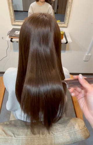 ケラチントリートメント

「ケラチントリートメント」で髪質改善
ケラチンを補給しながら、まとまりのあるツヤ髪へ
ダメージや広がりが気になる方におすすめです！ 