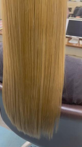 ブリーチ毛のお客様でも オリーブオイルクラブの【髪質改善トリートメント】で 内側から輝く髪に

特殊なミネラルを含んだ トリートメントを毛髪内部に浸透させ、熱のチカラで内側に閉じ込めます

これにより、圧倒的なツヤ感と手触り感が あなたの髪にも

傷んでしまって切るしかない……
と、思っているあなたの髪を綺麗にします

是非1度 オリーブオイルクラブの【髪質改善】をお試し下さい 