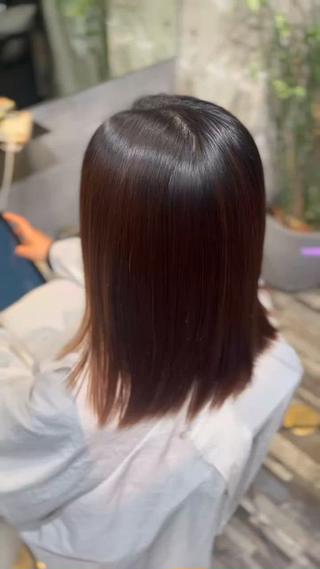 弱酸性縮毛矯正はアルカリ矯正とは違って、自然なストレートや柔らかさが特徴です
80%のダメージ削減で施術可能です