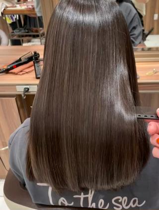 朝のセットが楽になる自然なストレートに広がりも抑えてツヤ髪仕上げ!