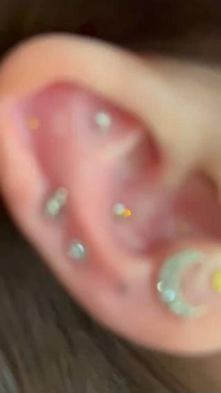 夏にぴったりキラキラ耳ツボジュエリー 