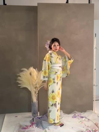 Mikazukiは浴衣パンフレット、企業様案件の
着付けも担当させていただいております。

プロの現場で絶賛を頂く程、確かな技術をご提供致します。 