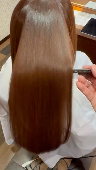 新しく入ったUTAトリートメント
継続的にされてるお客様だと動画のようにかなりつやつやになります!
1回でもかなり実感出来る手触りになるので
是非実感してみてください ̖́-
カラーなどと一緒に出来ますので迷ってる方は是非お申し付けください