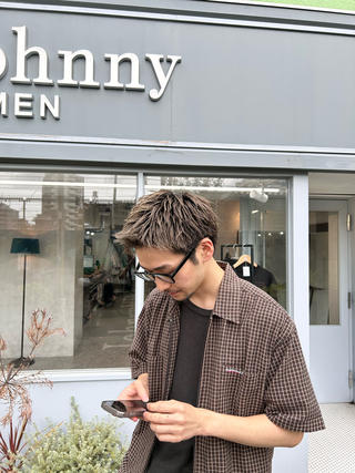 今流行りの刈り上げないスパイキーショートです‪‪
刈り上げないことでおしゃれな雰囲気も出す事ができ、なおかつ清潔感も出せる夏にピッタリのスタイルです

ハイトーンカラーとも相性抜群なので是非1度お任せ下さい 