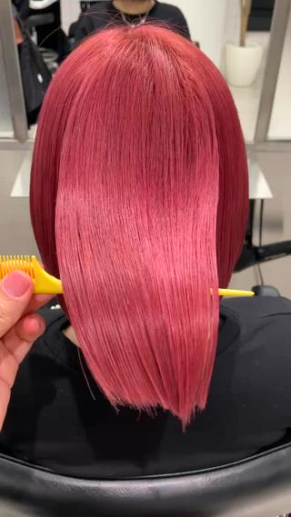 ブリーチしている髪もアルカリ酸熱ストレートで艶のある美しい髪になります。
 