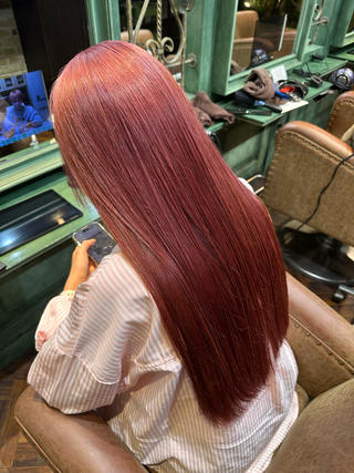 ピンクベージュ
ブリーチ一回でできる夏におすすめカラー
2回することで薄ピンクにもできますので是非ご相談ください!