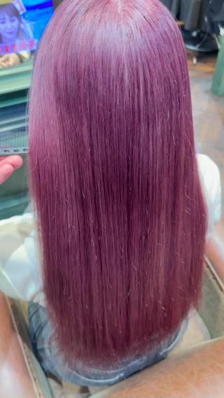 ブリーチ一回〜二回でできる、ピンクベージュ
(前回履歴の状態により二回ブリーチが必要になる場合がございます)