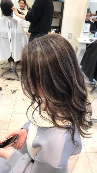 僕のこだわりの詰まったハイライトを是非ご体験ください
・

#ハイライト#ハイライトカラー#コントラストハイライト#ヘルシーライツ#ミランダライツ#ジェシカライツ#脱白髪染めハイライト#脱白髪染め#アンチエイジングハイライト#白髪を活かすハイライト#白髪をぼかすハイライト#白髪活かし#白髪ぼかし#ハイライトが得意な美容師 