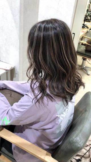 僕のこだわりの詰まったハイライトを是非ご体験ください
・

#ハイライト#ハイライトカラー#コントラストハイライト#ヘルシーライツ#ミランダライツ#ジェシカライツ#脱白髪染めハイライト#脱白髪染め#アンチエイジングハイライト#白髪を活かすハイライト#白髪をぼかすハイライト#白髪活かし#白髪ぼかし#ハイライトが得意な美容師 