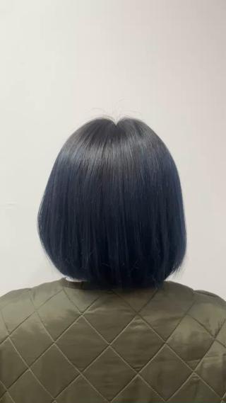 艶感のあるネイビーカラー 