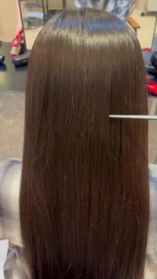 加工なしでドライヤーのみの仕上がりでこの艶
シルクストレートで生まれ変わったような髪質になります
梅雨の時期に入る前に気になるうねり改善してみませんか？？ 