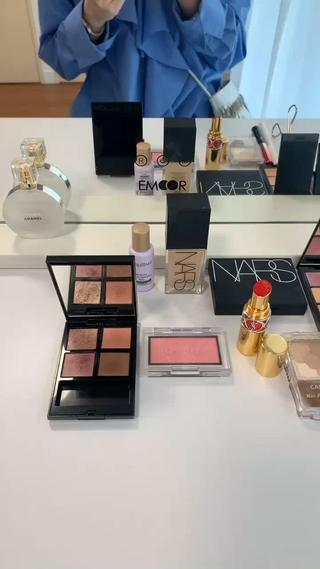 マスクを外す機会が増えて、ありがたいことにメイクレッスンが続いています♡
本日のソフトエレガント(フレッシュ)×ブルベ冬のお客様へのご提案メイクです
◯アディクション ザ アイシャドウパレット
005 ヴィンテージチュチュ
◯アディクション ザ ブラッシュ
ニュアンサー 004N
◯イヴ・サンローラン
ルージュ ヴォリュプテ シャイン
45 ルージュタキシード
#20代メイクレッスン
#30代メイクレッスン
#40代メイクレッスン
#50代メイクレッスン
#ナチュラルメイク
#大人の美容
#メイクの見直し
#初心者向けメイクレッスン
#顔タイプ診断横浜
#骨格診断横浜
#パーソナルカラー診断横浜
#横浜
#川崎
#神奈川