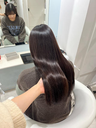 dark brown
SUBLIMIC髪質改善treatment × one color
トリートメントを継続するとブリーチ毛ありでもこんなにつやつやになれちゃいます⟡.·