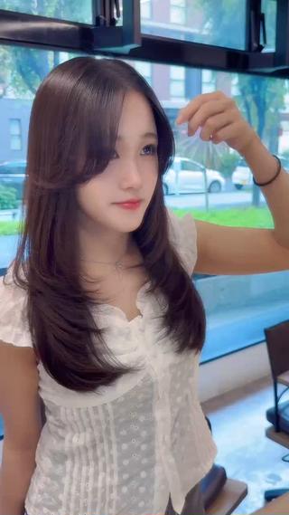 ロング カラー 韓国レイヤー🪽 無重力パーマナツキのヘアスタイル