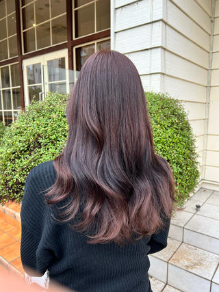 最近流行りの裾カラー
ほんのりピンクが入ったベージュでかわいさup！！ 