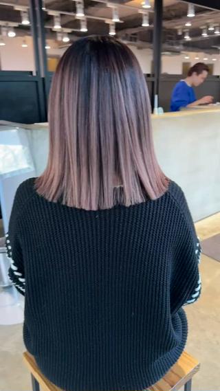 ラベンダーピンクでつくるバレイヤージュ!白髪もぼかせて外国人風なデザインに!
荻窪/バレイヤージュ/エアタッチ/ハイライト/白髪ぼかし