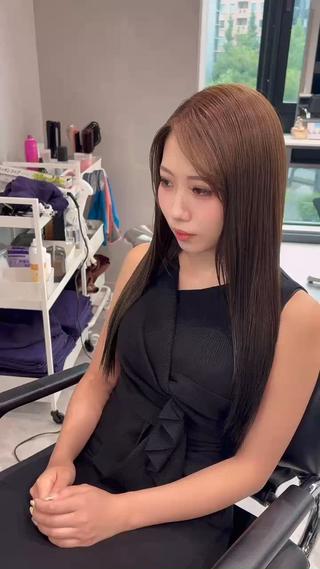 オリーブベージュ 