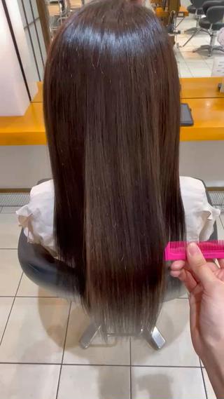 髪質改善トリートメント、初めてのお客様でしたが、お仕上がりツヤツヤになりました
表面のパヤ毛も気になるとのことでしたが、調合を変えることで、髪の状態に合わせたトリートメントをさせていただきます!