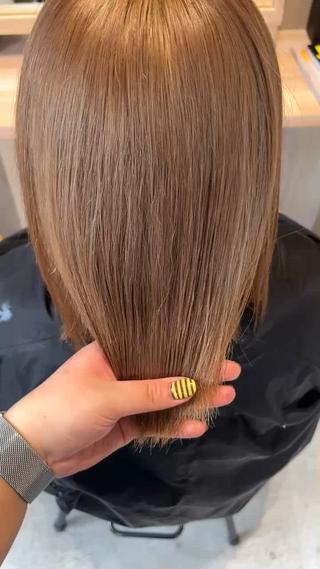 ミディアム 実生miu 個性派ハイトーンのヘアスタイル