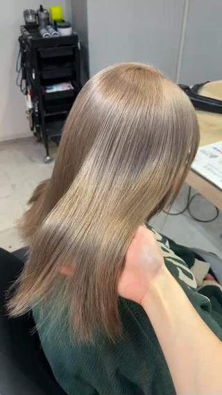 ミディアム カラー Lia 瑠莉花のヘアスタイル