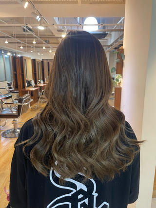 ベージュカラー

巻いても可愛いスタイルです 